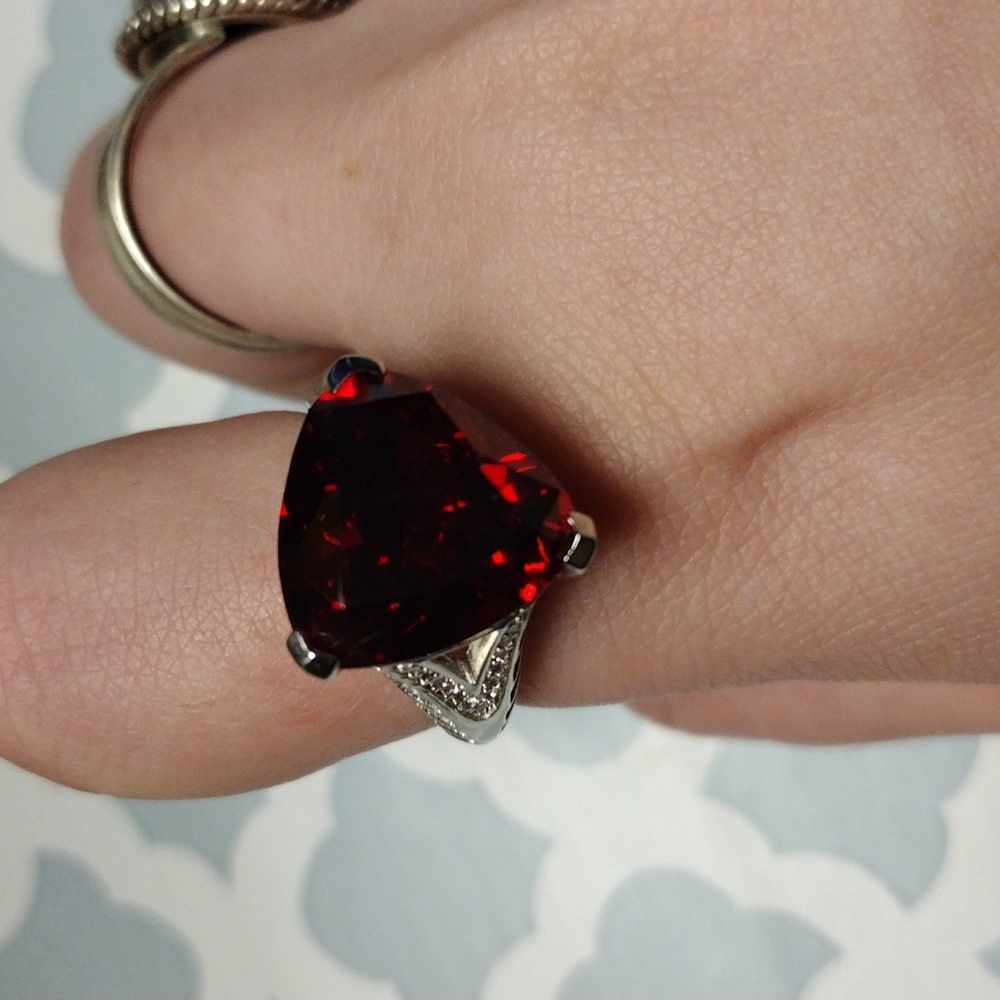 Stunning ring - Picture 2 of 4